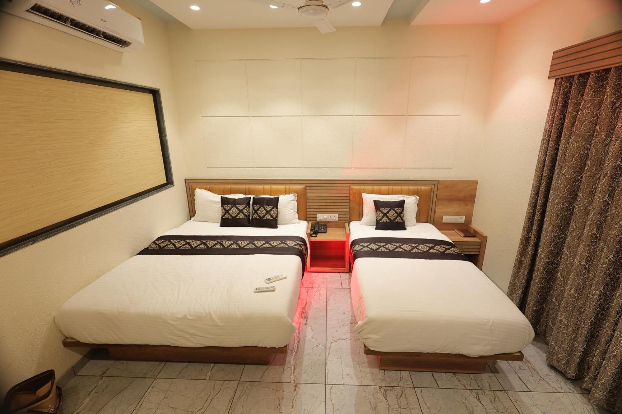 Hotel Horizon & Restaurant Surat Exterior foto