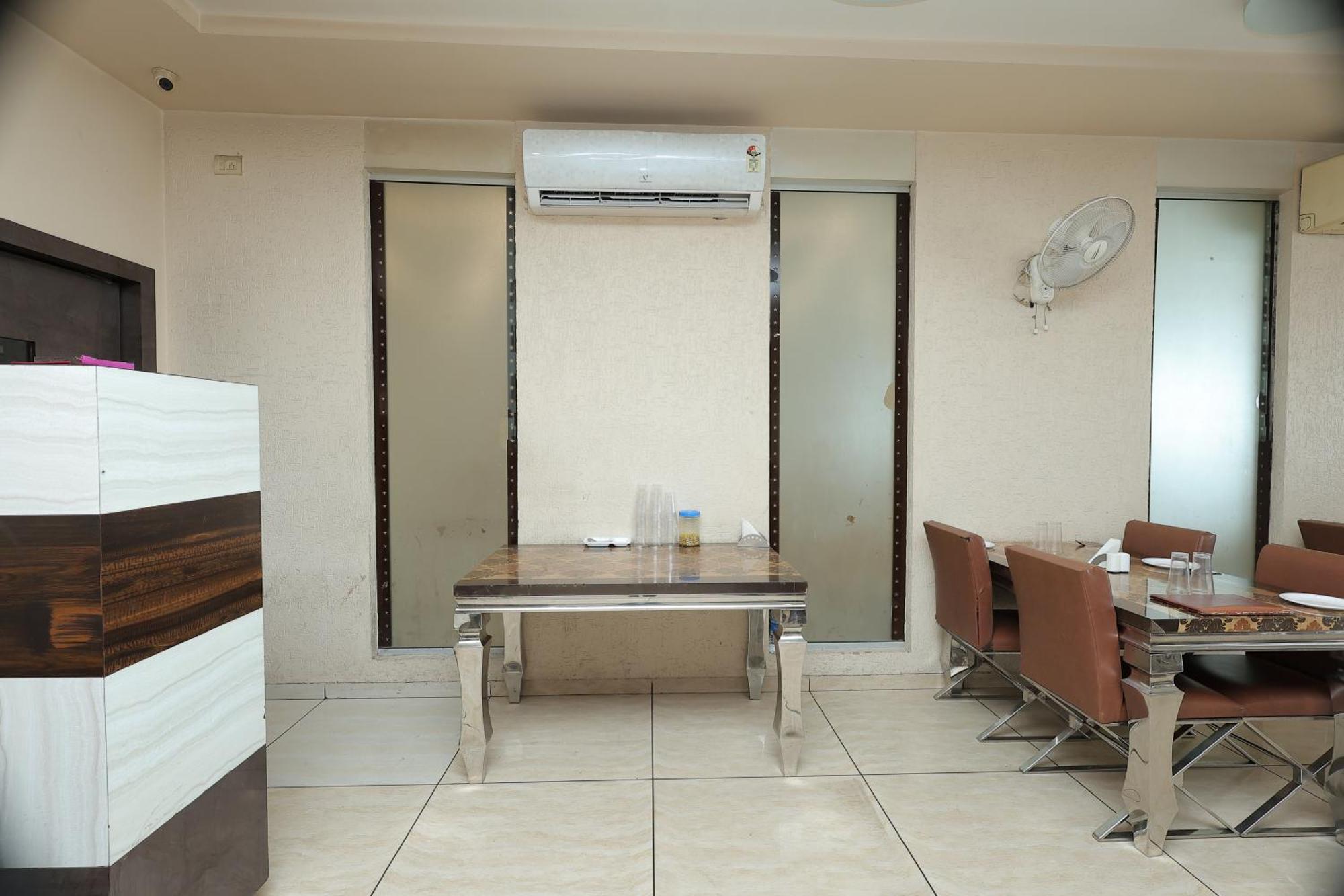 Hotel Horizon & Restaurant Surat Exterior foto