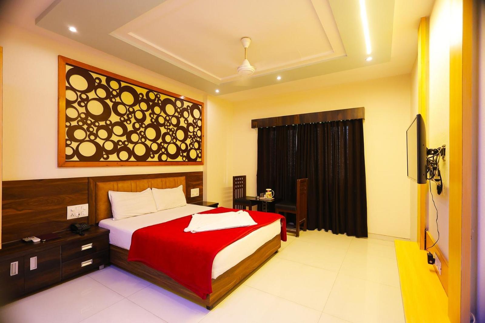 Hotel Horizon & Restaurant Surat Exterior foto