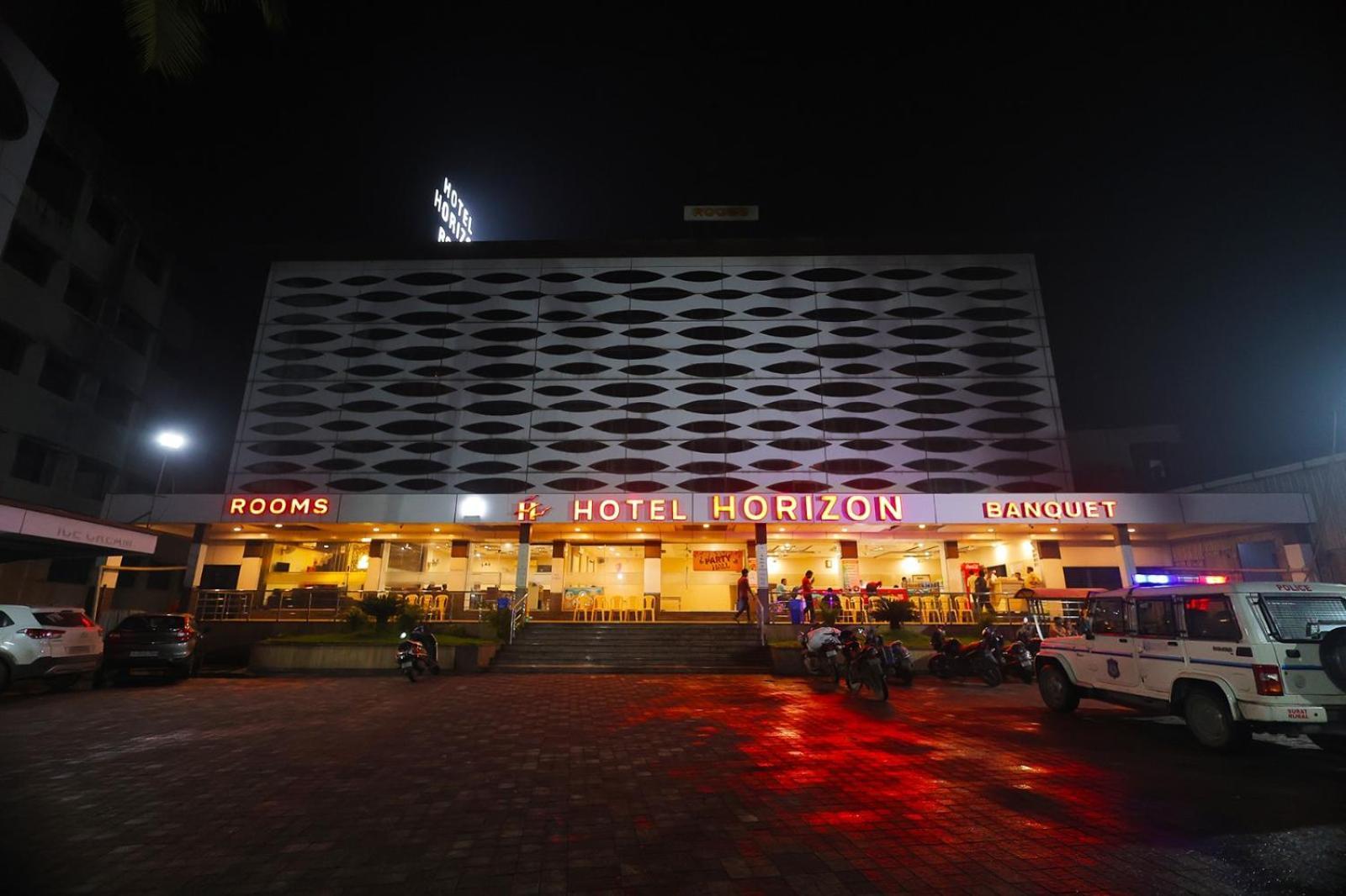 Hotel Horizon & Restaurant Surat Exterior foto